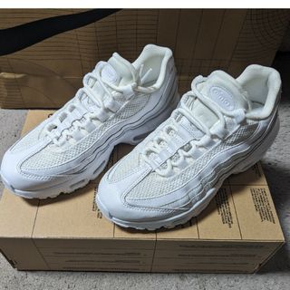 ナイキ(NIKE)の新品 AIR MAX 95 エアマックス95 23.5cm 白　ホワイト(スニーカー)