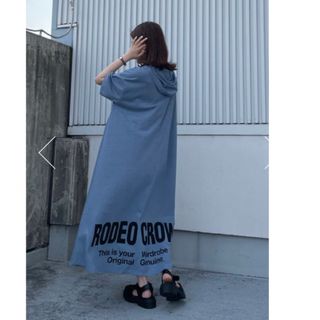 ロデオクラウンズワイドボウル(RODEO CROWNS WIDE BOWL)のロデオ ★ フレアフードTシャツワンピース(ロングワンピース/マキシワンピース)