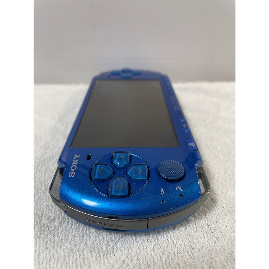 PlayStation Portable(プレイステーションポータブル)の☆ほぼ新品☆ PSP-3000  バイブラントブルー エンタメ/ホビーのゲームソフト/ゲーム機本体(携帯用ゲーム機本体)の商品写真