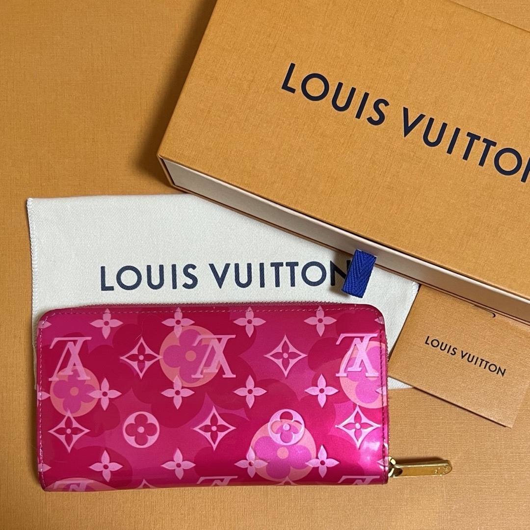 LOUIS VUITTON(ルイヴィトン)のLOUIS VUITTON 2021限定品 ジッピーウォレット レディースのファッション小物(財布)の商品写真