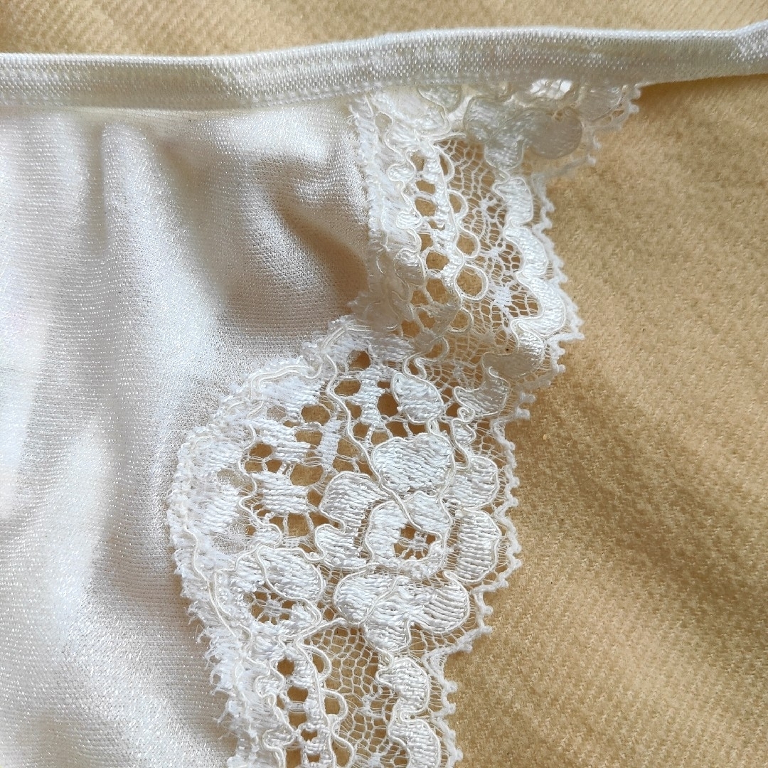 Victoria's Secret(ヴィクトリアズシークレット)の新品 ビクトリアズシークレット ショーツ 白色 レディースの下着/アンダーウェア(ショーツ)の商品写真