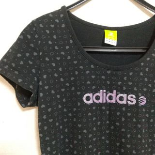 アディダス(adidas)の【ロゴラメ仕様】adidas ハート柄 Tシャツ M(Tシャツ(半袖/袖なし))