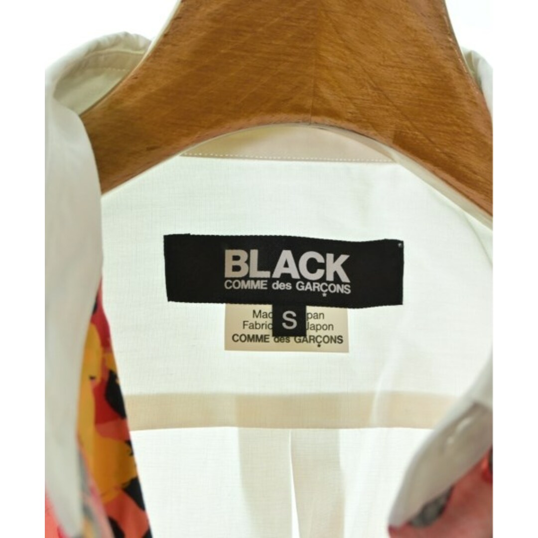 BLACK COMME des GARCONS(ブラックコムデギャルソン)のBLACK COMME des GARCONS カジュアルシャツ S 白x赤等 【古着】【中古】 レディースのトップス(シャツ/ブラウス(長袖/七分))の商品写真