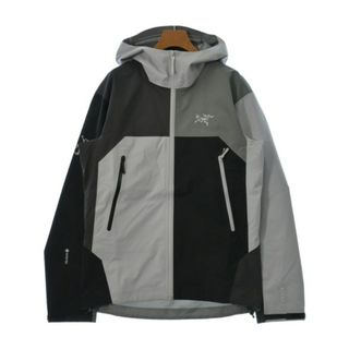 アークテリクス(ARC'TERYX)のARC'TERYX マウンテンパーカー M グレーx黒xライトグレー 【古着】【中古】(マウンテンパーカー)