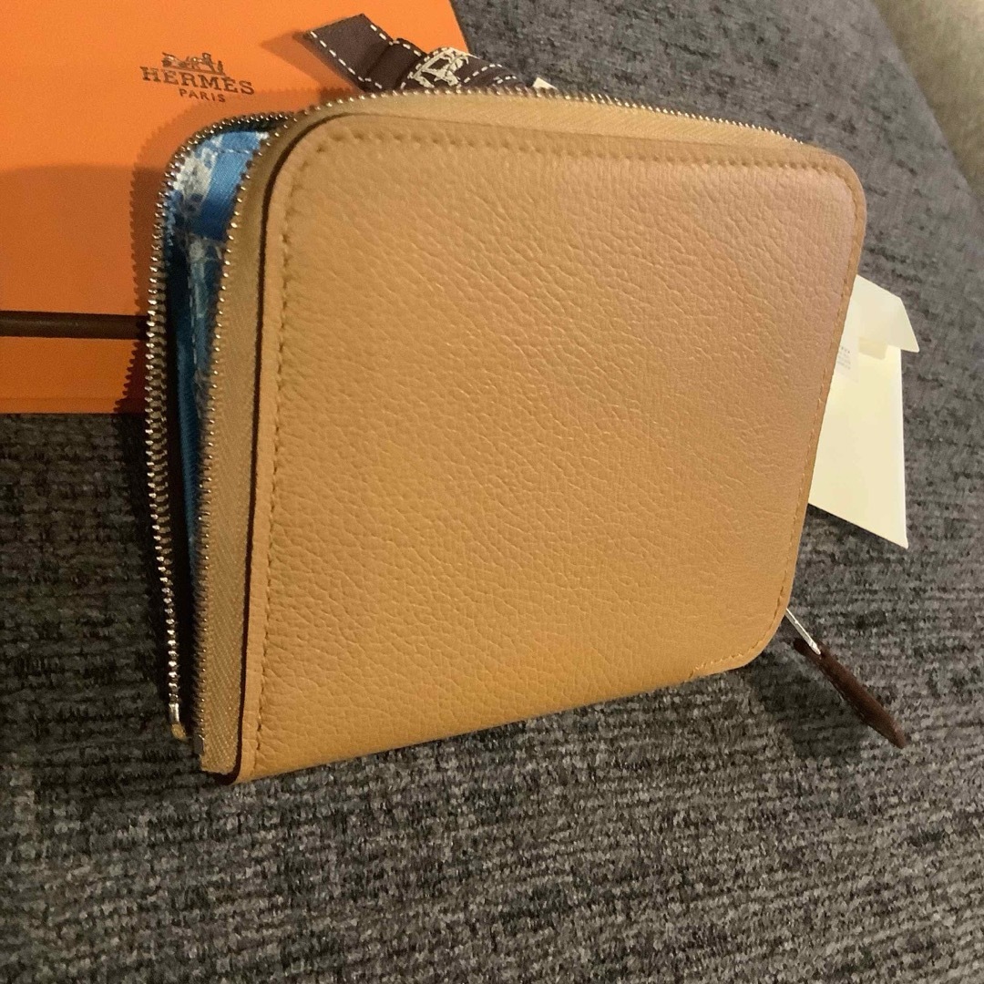 Hermes(エルメス)の新品　HERMES  エルメス  シルクインコンパクト 財布　 レディースのファッション小物(財布)の商品写真