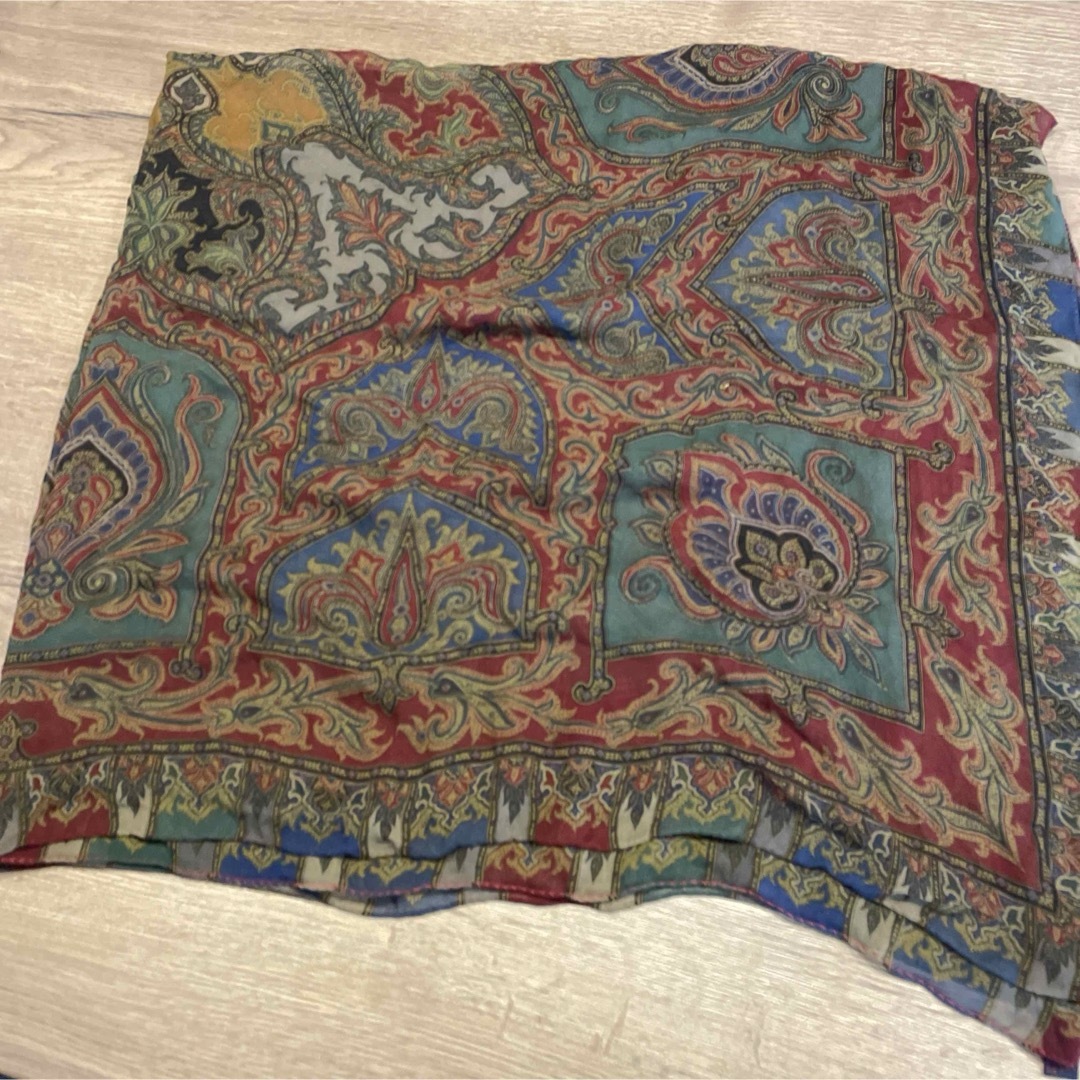 ETRO(エトロ)の大判ETRO　エトロスカーフシフォン134x135正方形 レディースのファッション小物(バンダナ/スカーフ)の商品写真