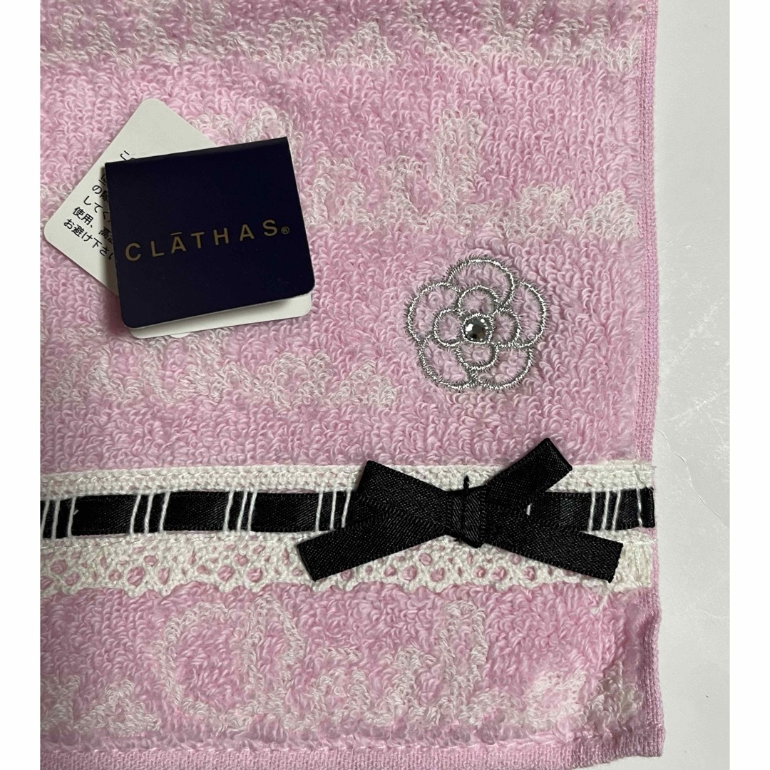 CLATHAS(クレイサス)のクレイサス　タオルハンカチ　ラインストーンあり　新品・未使用・タグ付　ピンク レディースのファッション小物(ハンカチ)の商品写真