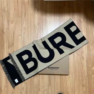 バーバリー(BURBERRY)のBurberry ロゴ マフラー ベージュ(マフラー)