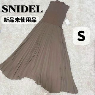 スナイデル(SNIDEL)の【新品タグ付き】snidel ノースリーブ プリーツ ワンピース(ロングワンピース/マキシワンピース)