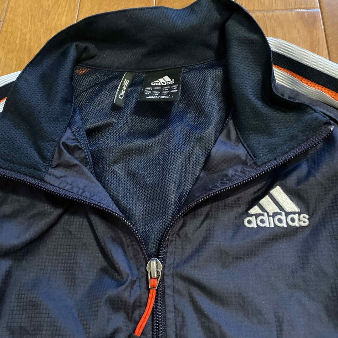 adidas(アディダス)の値下！アディダス　ウィンドブレーカー　ジャンパー　150 スポーツ/アウトドアのサッカー/フットサル(ウェア)の商品写真