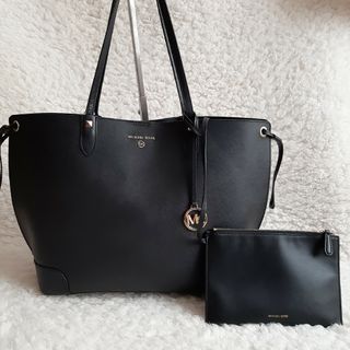 マイケルコース(Michael Kors)のマイケルコース　トートバッグ　大容量　A4可能　ブラック(トートバッグ)