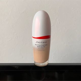 シセイドウ(SHISEIDO (資生堂))の資生堂 エッセンススキングロウ ファンデーション 310 silk 美容液 ツヤ(ファンデーション)