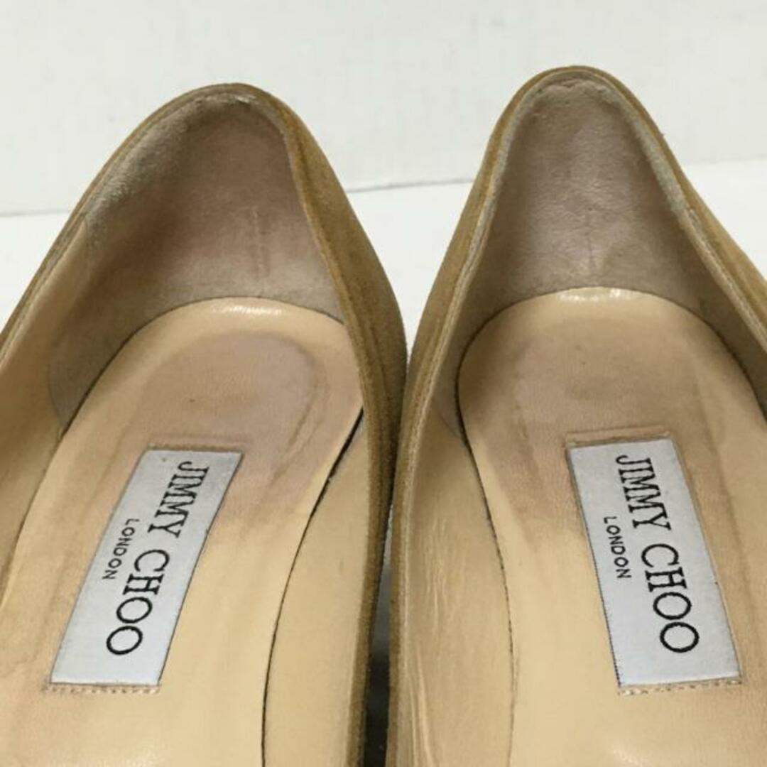 JIMMY CHOO(ジミーチュウ)のJIMMY CHOO(ジミーチュウ) パンプス 36 1/2 レディース - ベージュ ウェッジソール/アウトソール張替済 スエード レディースの靴/シューズ(ハイヒール/パンプス)の商品写真