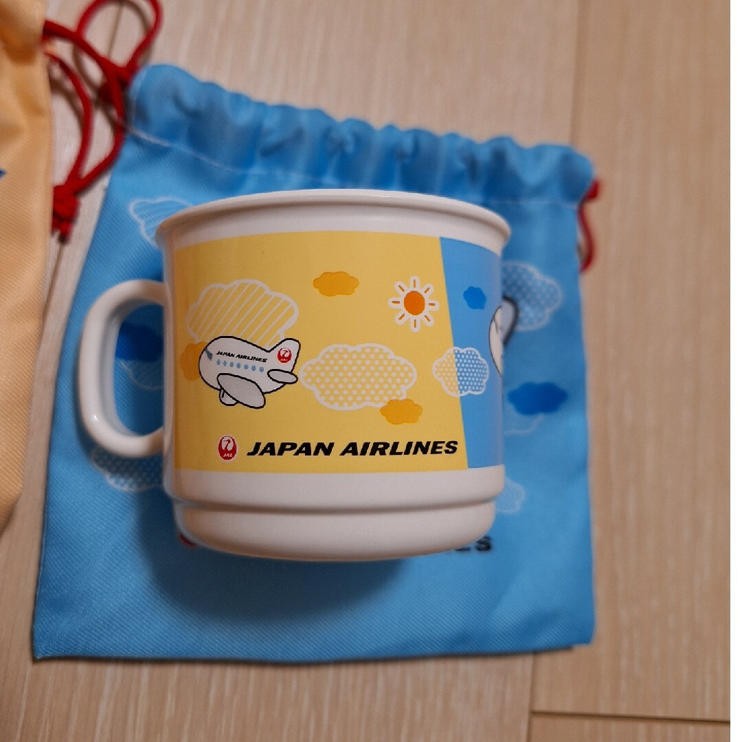 JAL(日本航空)(ジャル(ニホンコウクウ))のプラスチックコップ　JAL　未使用　2個セット キッズ/ベビー/マタニティの授乳/お食事用品(マグカップ)の商品写真