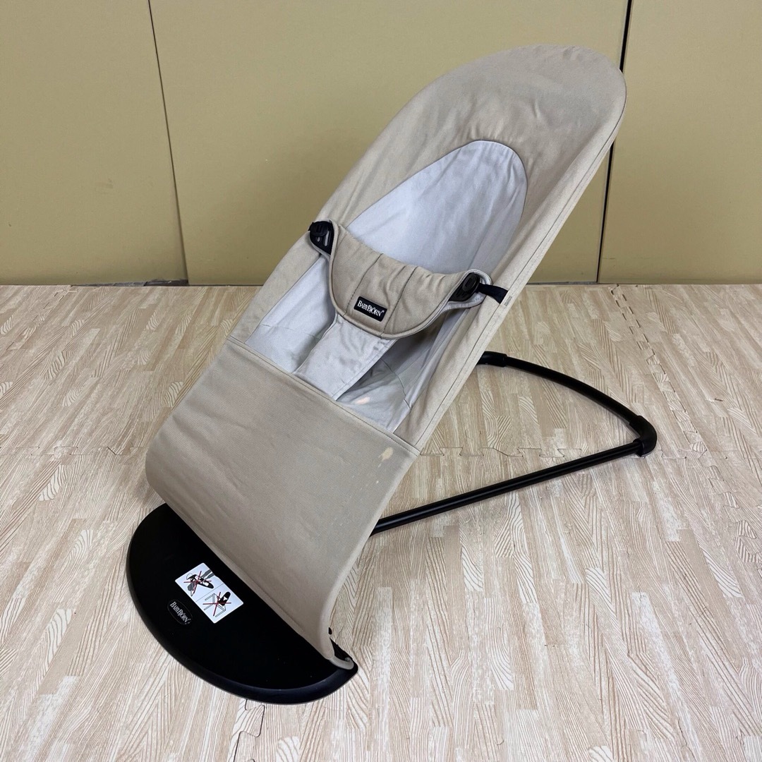 BABYBJORN(ベビービョルン)のクリーニング済　ベビービョルン　ベビーシッター　バランスソフト　ベージュ キッズ/ベビー/マタニティの寝具/家具(その他)の商品写真