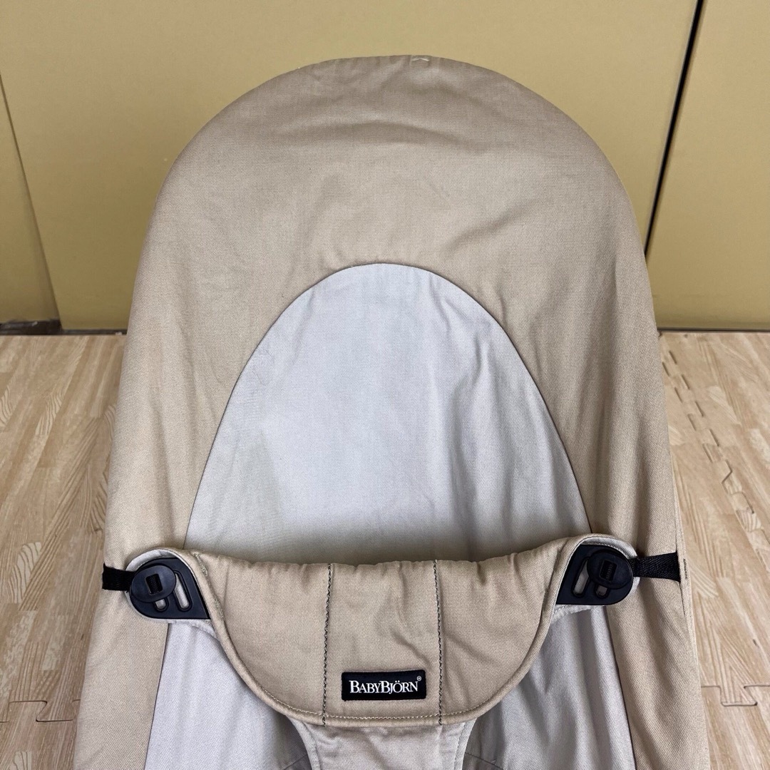 BABYBJORN(ベビービョルン)のクリーニング済　ベビービョルン　ベビーシッター　バランスソフト　ベージュ キッズ/ベビー/マタニティの寝具/家具(その他)の商品写真