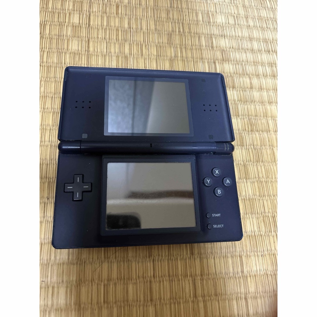 任天堂(ニンテンドウ)の【たく様専用】ニンテンドーDS lite 3台　まとめ売り エンタメ/ホビーのゲームソフト/ゲーム機本体(携帯用ゲーム機本体)の商品写真