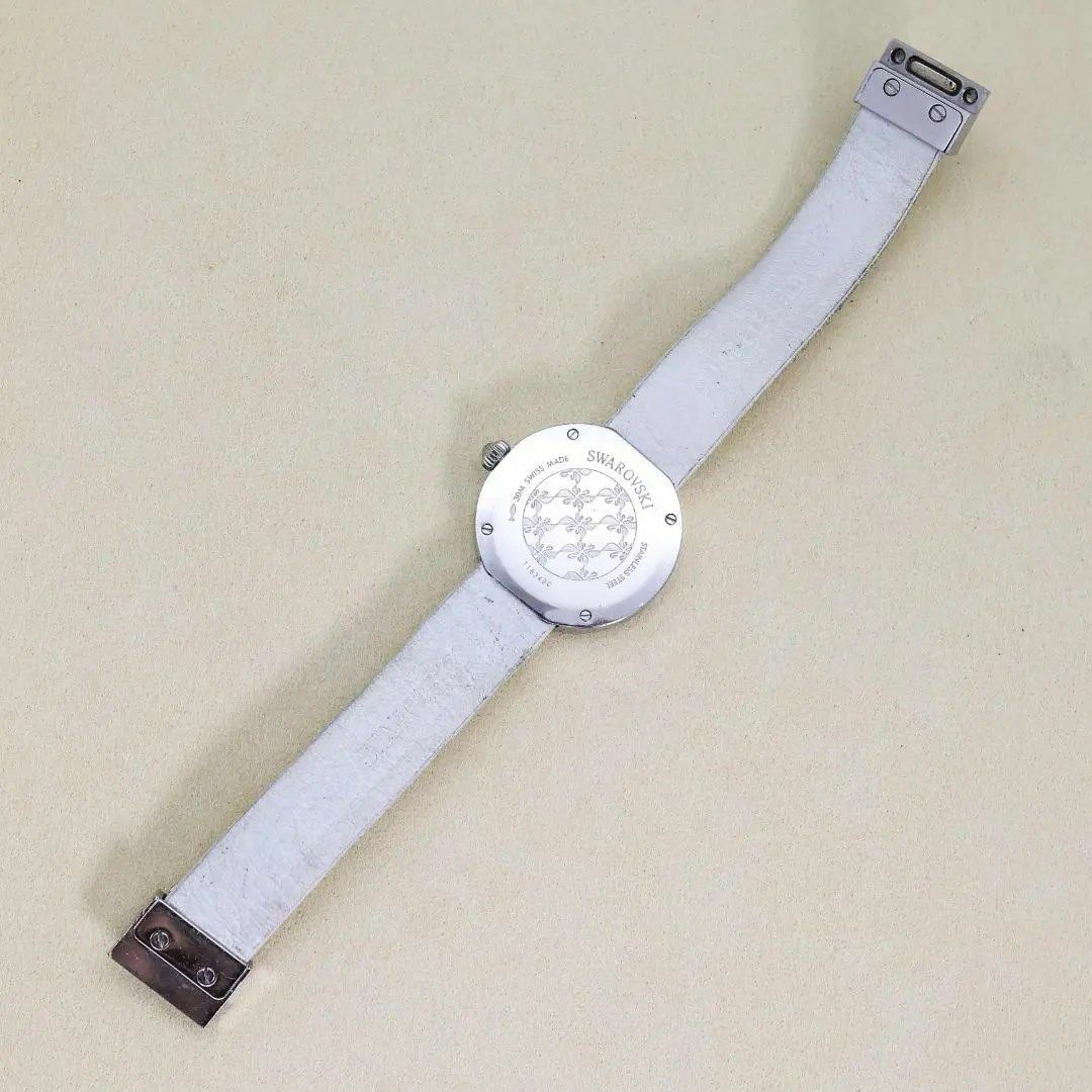 SWAROVSKI(スワロフスキー)の《人気》SWAROVSKI 腕時計 ホワイト ラウンド クォーツ b レディースのファッション小物(腕時計)の商品写真