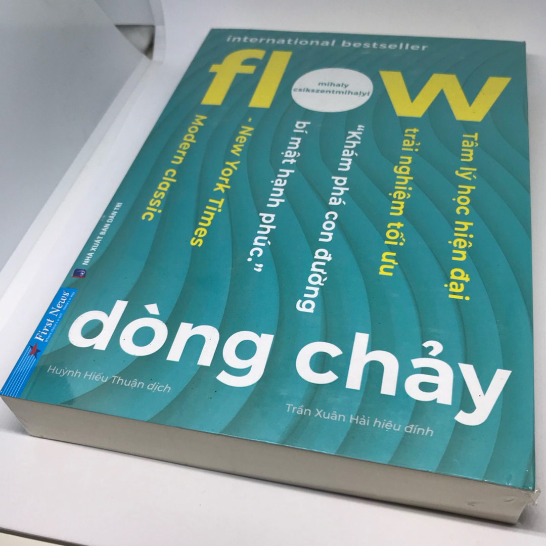 Flow - Dòng Chảy 【ベトナム語書籍】 エンタメ/ホビーの本(洋書)の商品写真