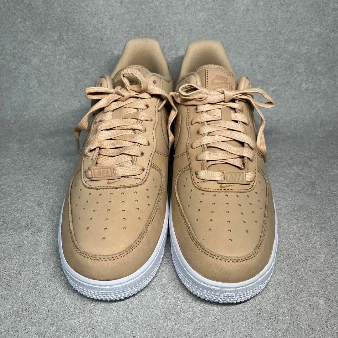 NIKE(ナイキ)のNIKE　ナイキ　WMNS AIR FORCE 1 サイズ27.0cm　ベージュ メンズの靴/シューズ(スニーカー)の商品写真