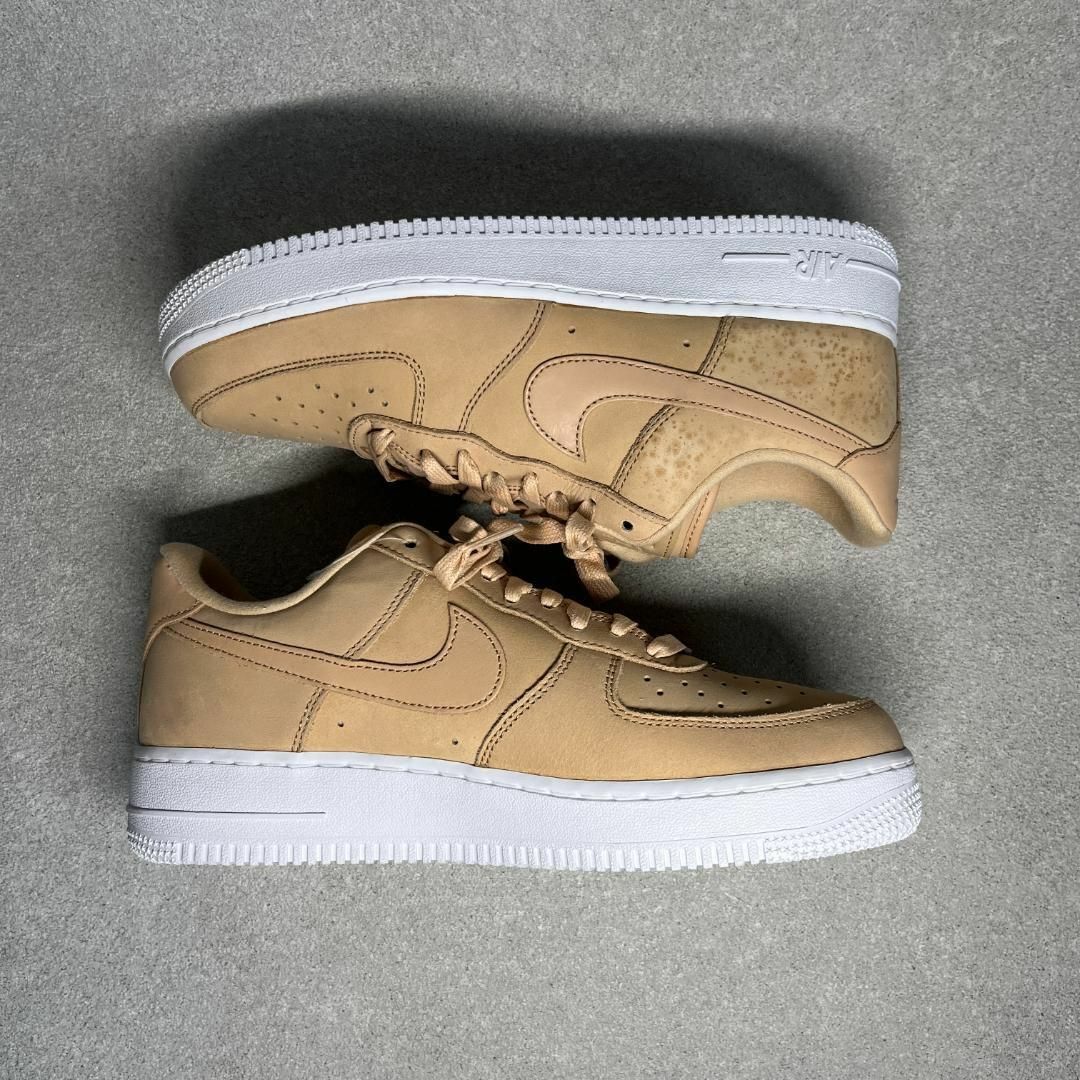 NIKE(ナイキ)のNIKE　ナイキ　WMNS AIR FORCE 1 サイズ27.0cm　ベージュ メンズの靴/シューズ(スニーカー)の商品写真