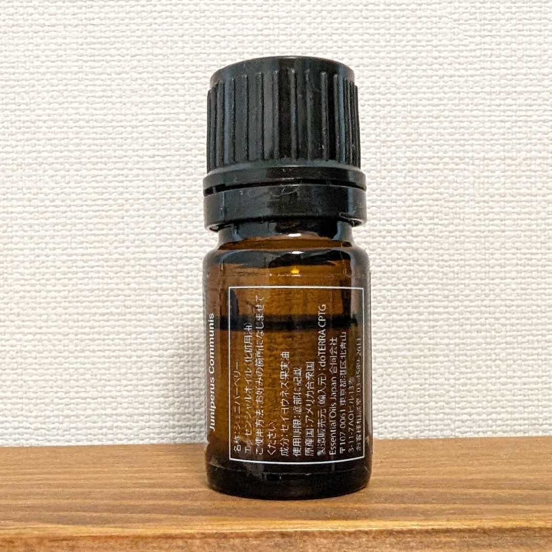 doTERRA(ドテラ)のドテラ☆ジュニパーベリー5ml☆新品・正規品 コスメ/美容のリラクゼーション(エッセンシャルオイル（精油）)の商品写真