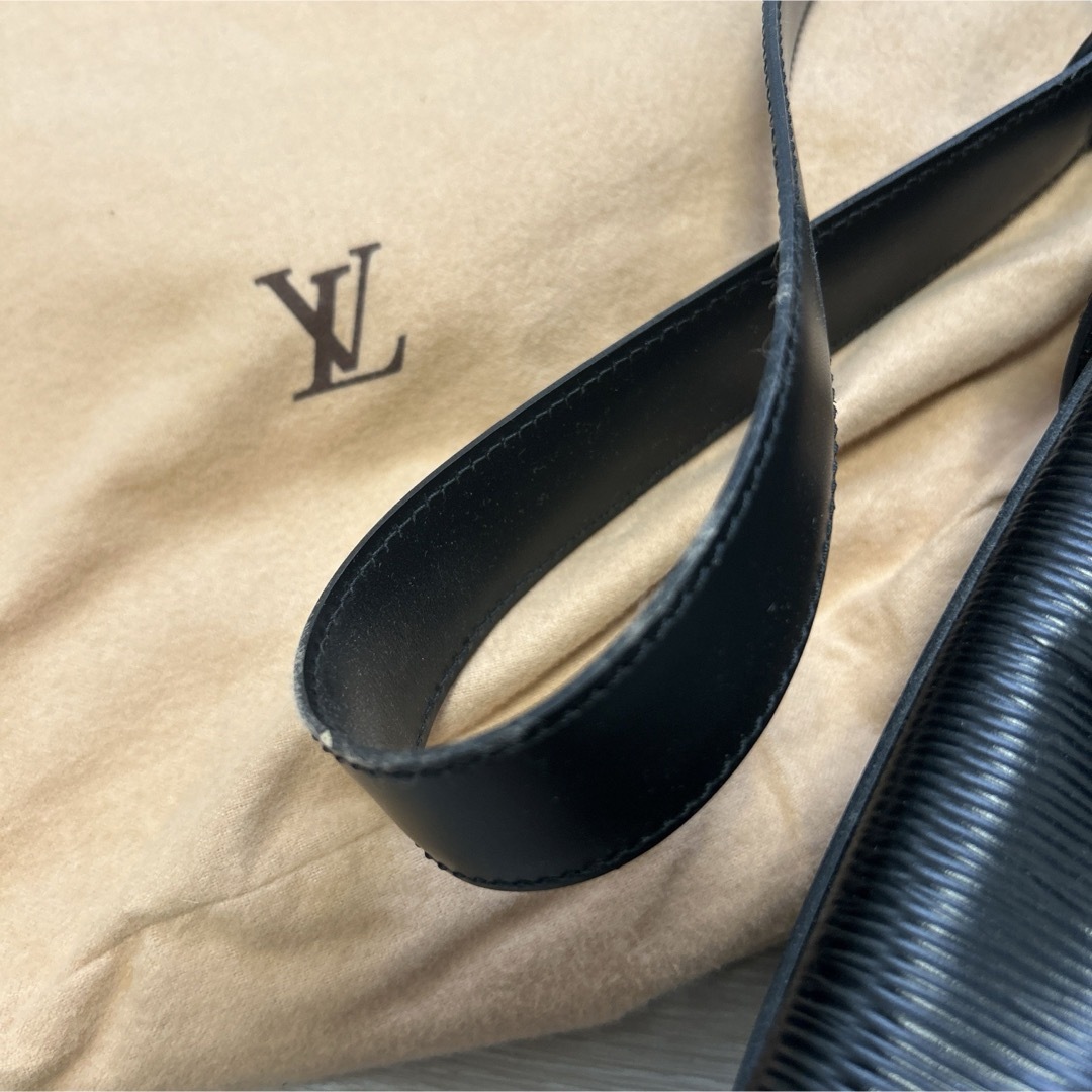 LOUIS VUITTON(ルイヴィトン)のルイヴィトン　巾着ショルダー レディースのバッグ(ショルダーバッグ)の商品写真