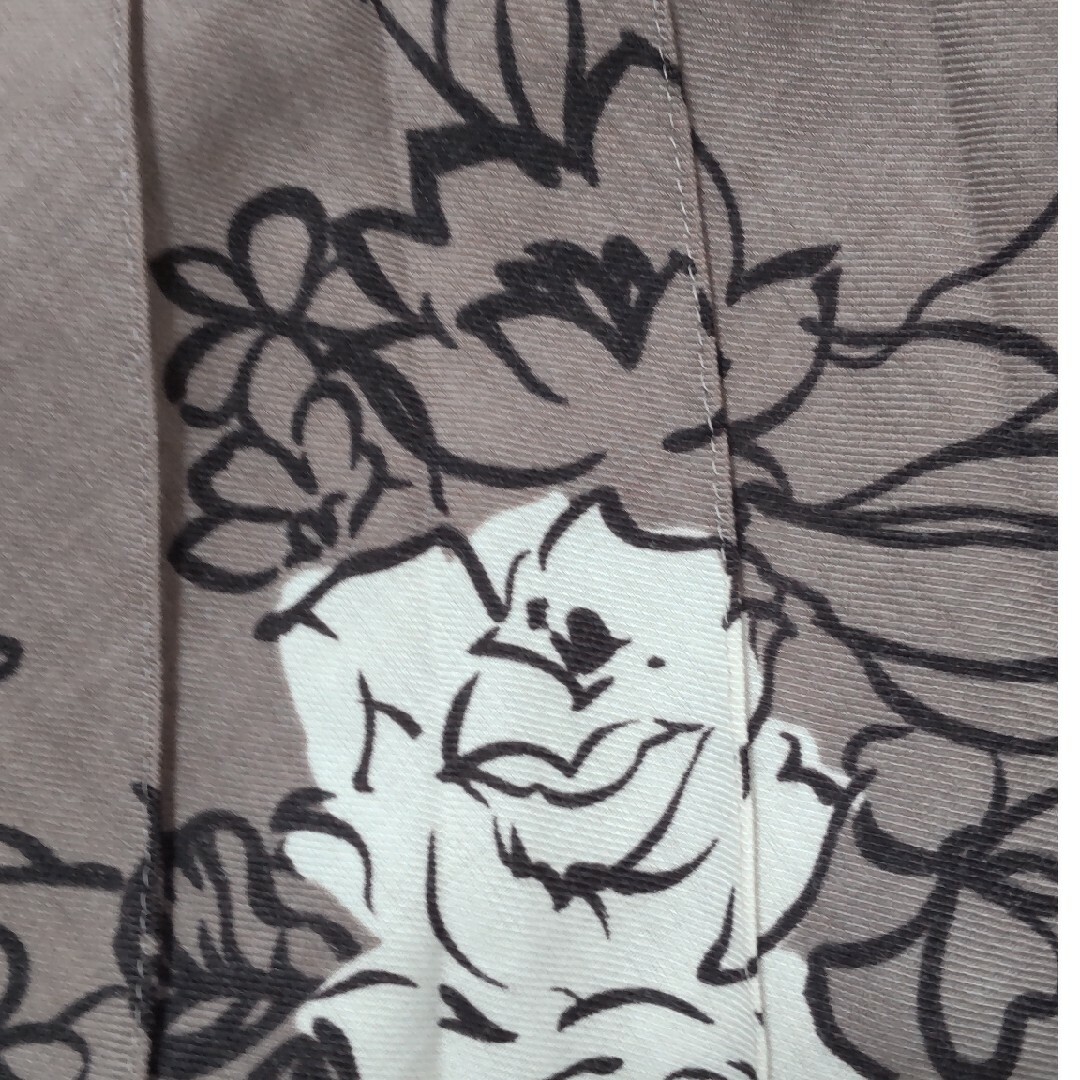 INDIVI(インディヴィ)のINDIVI 春秋用 花柄プリーツスカート 38 美品 レディースのスカート(ひざ丈スカート)の商品写真