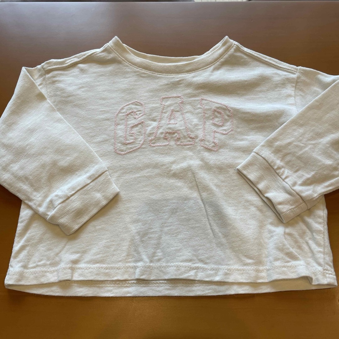 babyGAP(ベビーギャップ)のGAP 長袖Tシャツ　２枚　サイズ80 キッズ/ベビー/マタニティのベビー服(~85cm)(Ｔシャツ)の商品写真