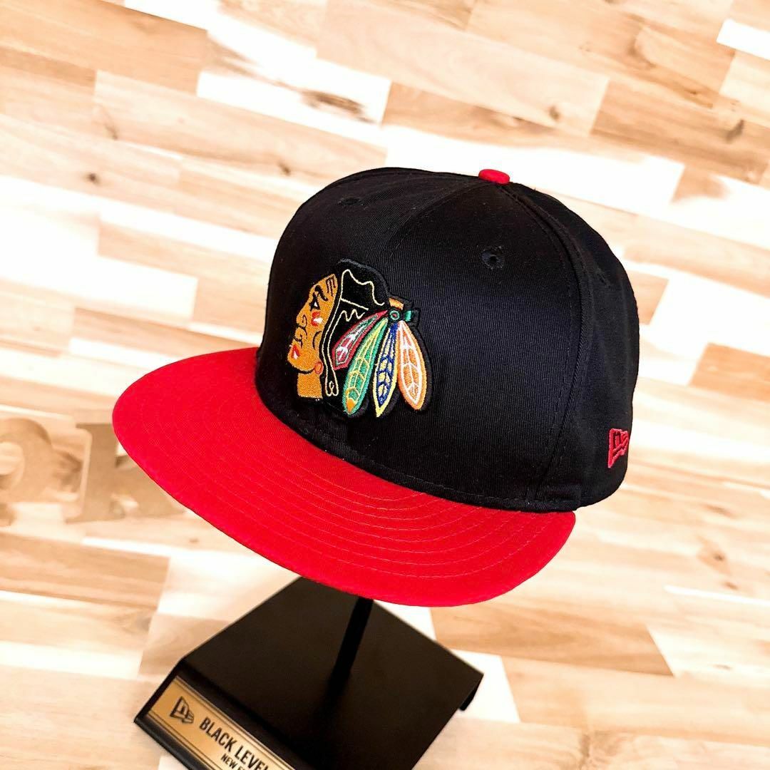 NEW ERA(ニューエラー)の【ニューエラ×ブラックホークス】インディアン ロゴ キャップ NHL 黒×赤 メンズの帽子(キャップ)の商品写真