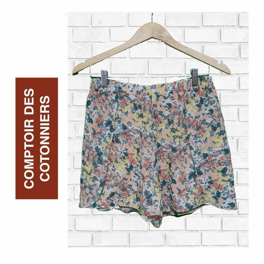 Comptoir des cotonniers(コントワーデコトニエ)の【美品】COMPTOIR DES COTONNIERS　花柄　短パン ✓54 レディースのパンツ(ショートパンツ)の商品写真