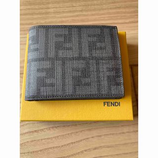 フェンディ(FENDI)の新品フェンディFENDI 二折財布小銭入れ付き ブランド 7M0001 VRE (折り財布)