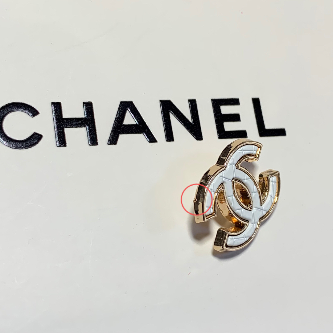 CHANEL(シャネル)のシャネル　ボタン　訳あり ハンドメイドの素材/材料(各種パーツ)の商品写真