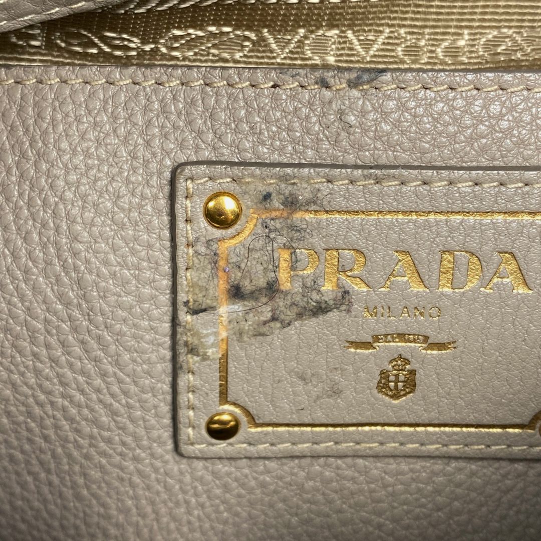 PRADA(プラダ)のプラダ ロゴ ショルダーバッグ レディース 【中古】 レディースのバッグ(ショルダーバッグ)の商品写真