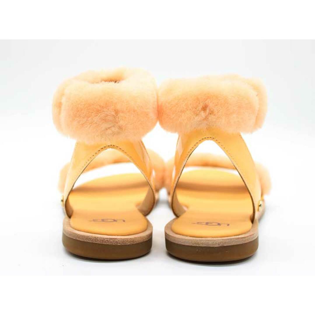 UGG(アグ)の新品未使用品◇UGG/アグ◇Fluff Springs/フラッフスプリングス/ムートンストラップサンダル/1101438/アンクルベルト/フラットシューズ/靴 ライトオレンジ/橙 レディース 22.5 夏 523032 hat etc レディースの靴/シューズ(サンダル)の商品写真