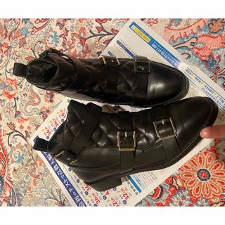 ZARA ベルト　ショートブーツ　ブラック