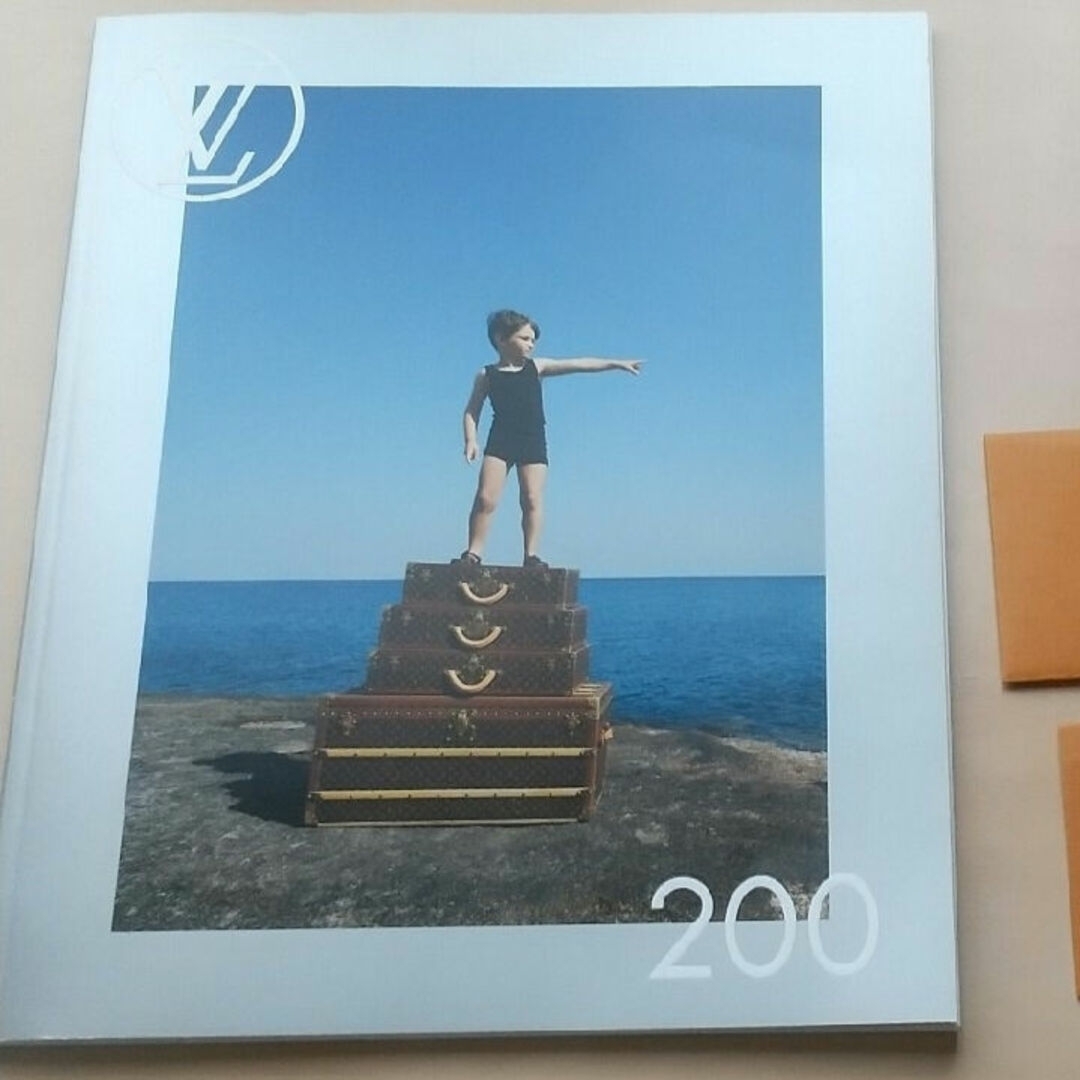 LOUIS VUITTON(ルイヴィトン)のルイヴィトン 記念カタログ  200周年 エンタメ/ホビーの雑誌(ファッション)の商品写真