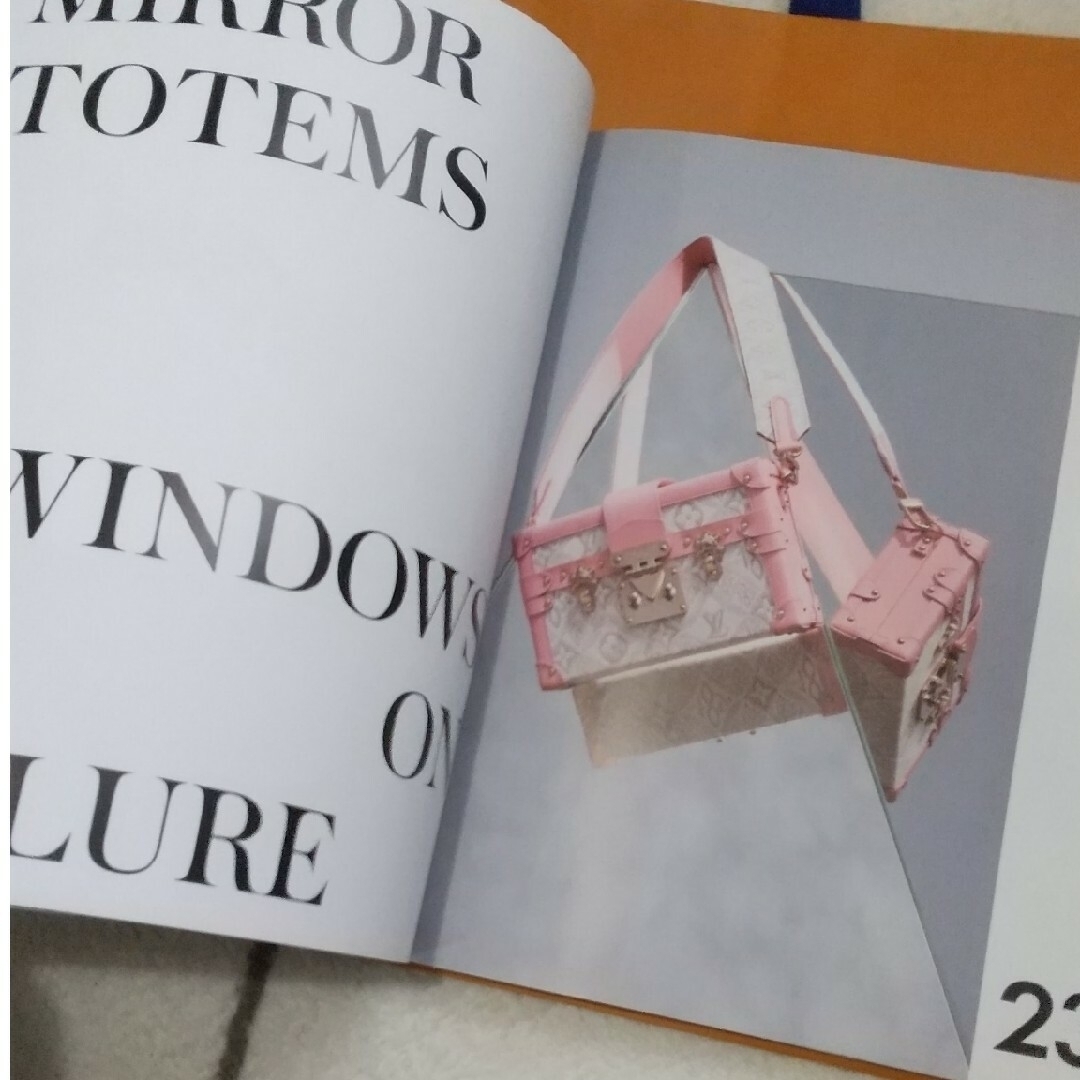 LOUIS VUITTON(ルイヴィトン)のルイヴィトン 記念カタログ  200周年 エンタメ/ホビーの雑誌(ファッション)の商品写真