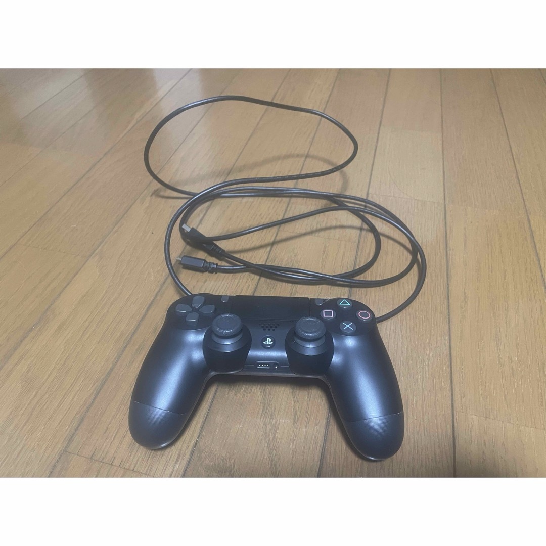 PlayStation4(プレイステーション4)のps4コントローラー　格安 エンタメ/ホビーのゲームソフト/ゲーム機本体(家庭用ゲーム機本体)の商品写真