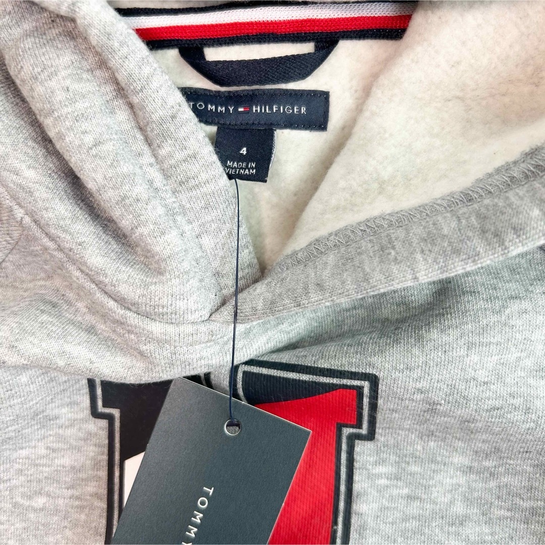 TOMMY HILFIGER(トミーヒルフィガー)のトミーヒルフィガー ボーイズ フリースフーディ 4/110 キッズ/ベビー/マタニティのキッズ服男の子用(90cm~)(Tシャツ/カットソー)の商品写真