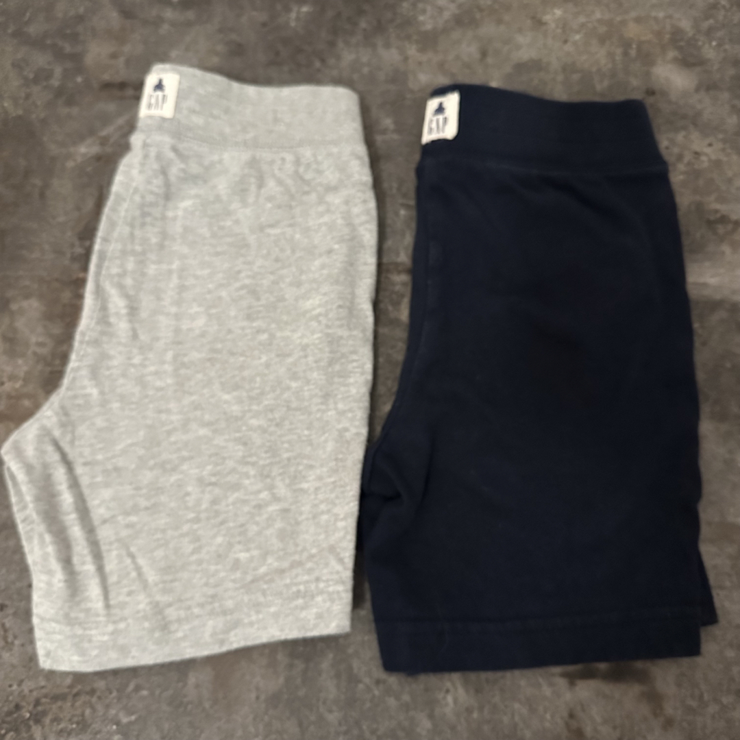 babyGAP(ベビーギャップ)のベビーギャップ ハーフパンツ ブラナン グレー ブラック スウェット 80cm キッズ/ベビー/マタニティのベビー服(~85cm)(パンツ)の商品写真