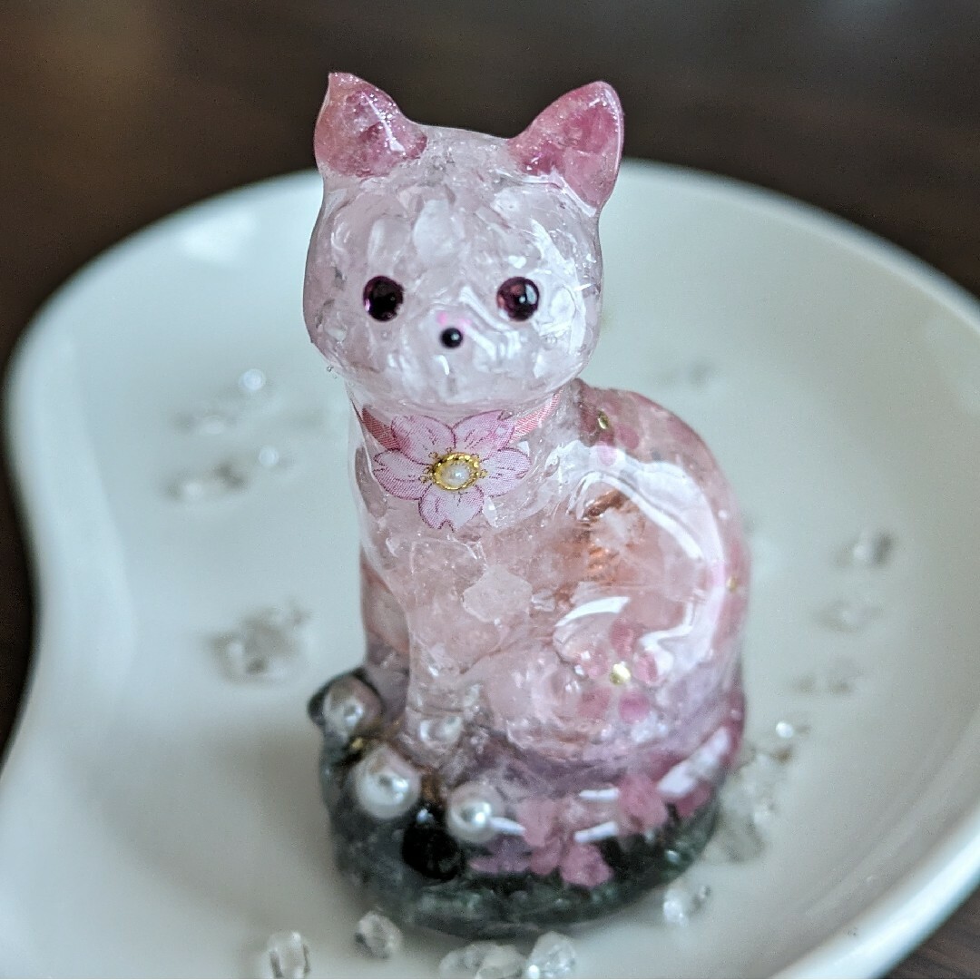 ✨専用です✨🌸桜耳猫ちゃん🌸オルゴナイト ハンドメイドのインテリア/家具(インテリア雑貨)の商品写真