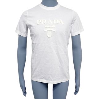 プラダ(PRADA)のPRADA(プラダ) エンボスロゴTシャツ トップス アパレル ファッション 衣類 半袖 XS コットン ホワイト白シロ メンズ 40802089874【中古】【アラモード】(Tシャツ/カットソー(半袖/袖なし))