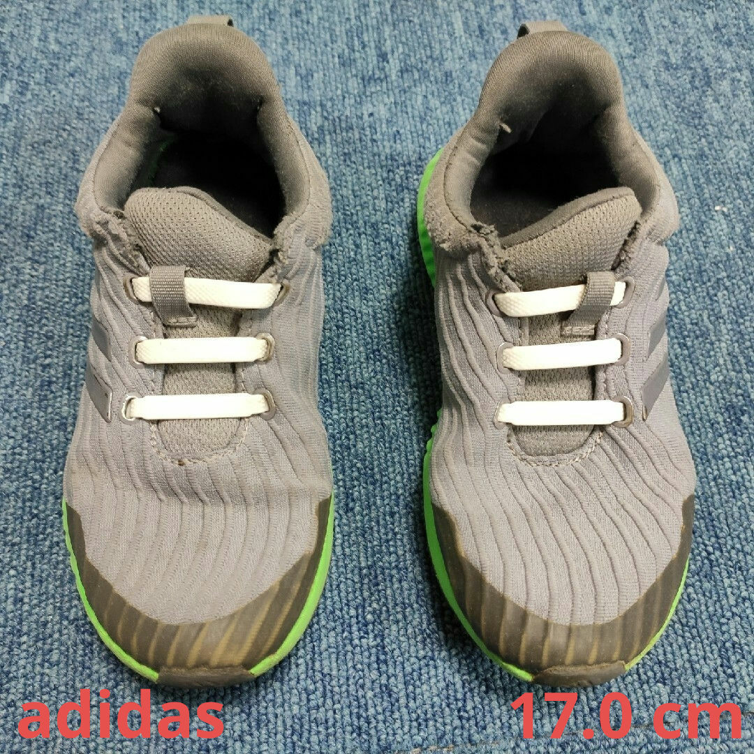 adidas(アディダス)のアディダス　靴　17.0cm　グレー×グリーン キッズ/ベビー/マタニティのキッズ靴/シューズ(15cm~)(スニーカー)の商品写真