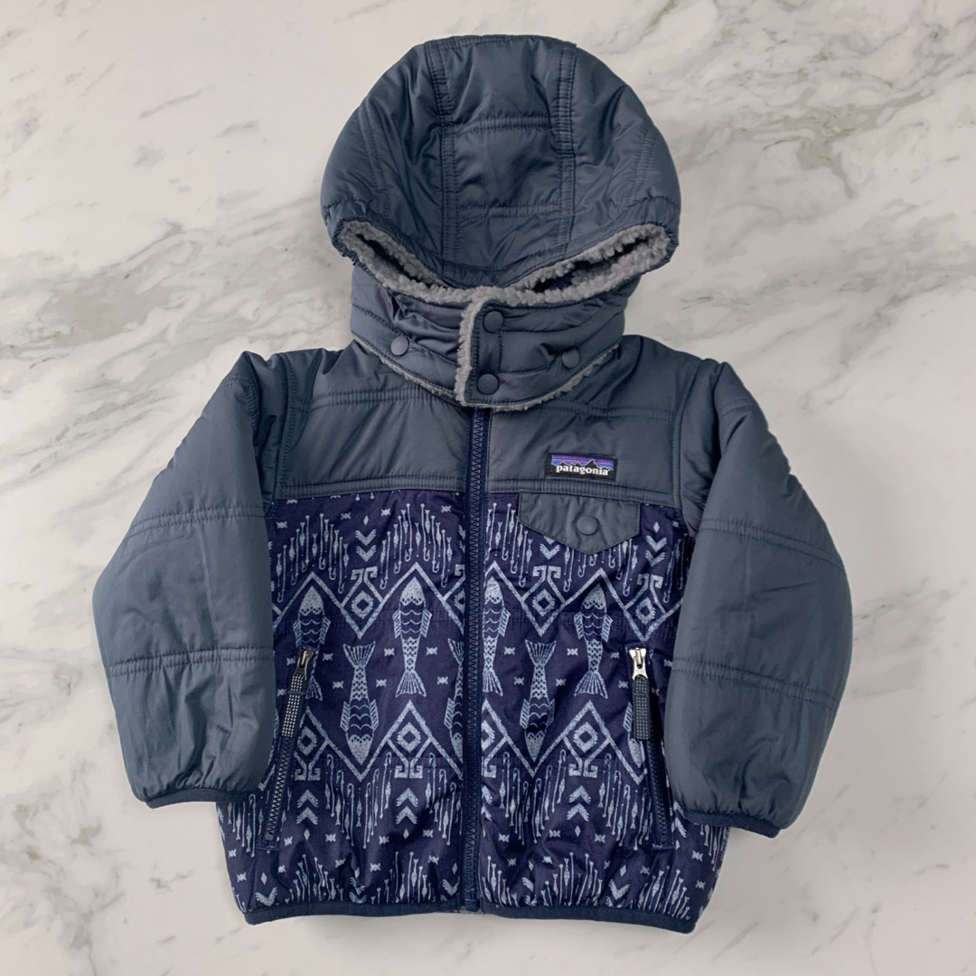 patagonia(パタゴニア)のPatagonia パタゴニア キッズ ダウン 80cm リバーシブル キッズ/ベビー/マタニティのベビー服(~85cm)(ジャケット/コート)の商品写真