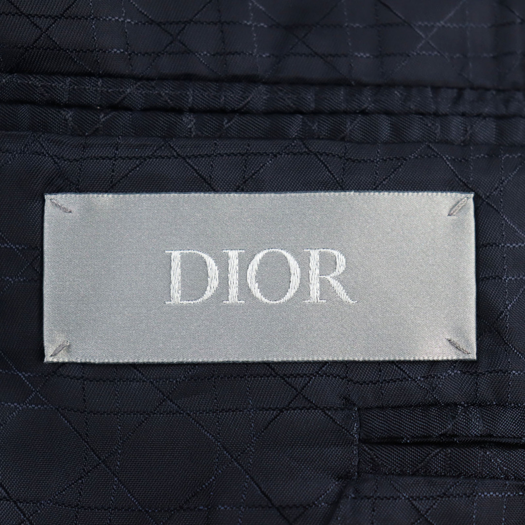 DIOR HOMME(ディオールオム)の極美品○DIOR ディオール オム 113C282A5628 CDラペルピン ピークドラペル くるみボタン シアサッカー地 ダブルブレストジャケット ネイビー ストライプ柄 46C イタリア製 正規品 メンズ メンズのジャケット/アウター(ダウンジャケット)の商品写真