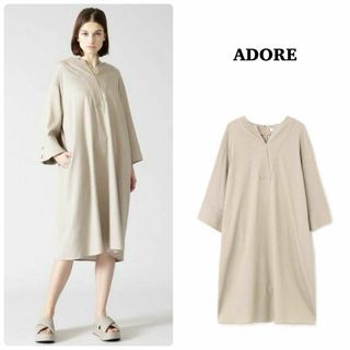 アドーア(ADORE)の【ADORE】オックスデニムワンピース　ゆったりシルエット　Vネック　36(ひざ丈ワンピース)