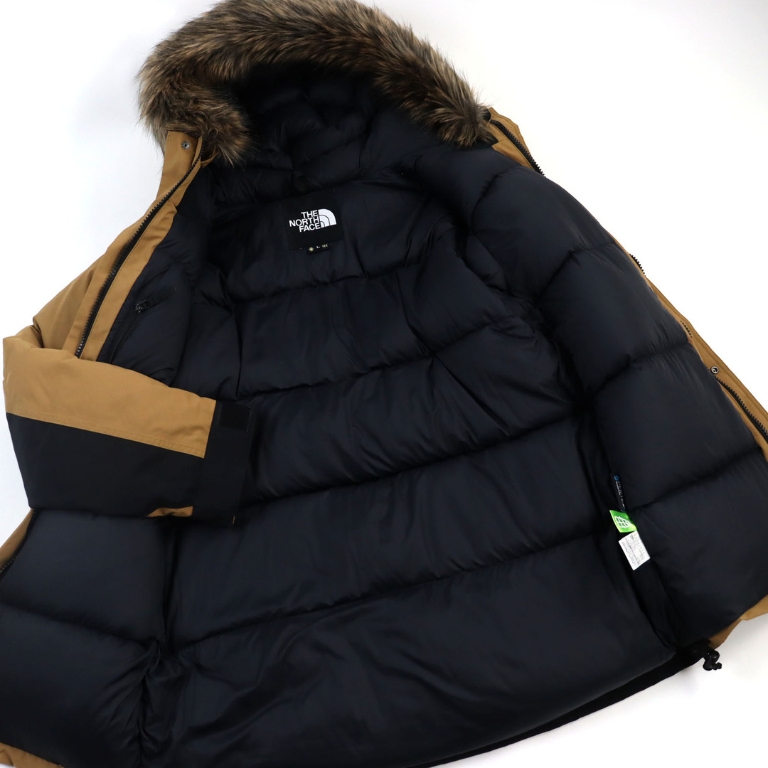 THE NORTH FACE(ザノースフェイス)の極美品○THE NORTH FACE ザ・ノースフェイス ND91935 Mountain Down Coat マウンテンダウンコート ロゴ刺繍 GORE-TEX/ゴアテックス フラップ付きポケット ダブルジップ フーデッド ダウンコート ブラウン L 正規品 メンズ メンズのジャケット/アウター(ダウンジャケット)の商品写真