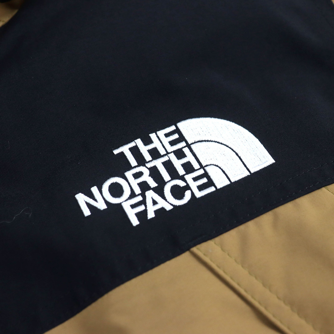 THE NORTH FACE(ザノースフェイス)の極美品○THE NORTH FACE ザ・ノースフェイス ND91935 Mountain Down Coat マウンテンダウンコート ロゴ刺繍 GORE-TEX/ゴアテックス フラップ付きポケット ダブルジップ フーデッド ダウンコート ブラウン L 正規品 メンズ メンズのジャケット/アウター(ダウンジャケット)の商品写真