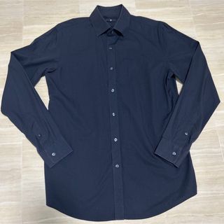 ユニクロ(UNIQLO)のユニクロ　長袖　ブラック　シャツ　トップス　黒　メンズ　フォーマル　uniqlo(シャツ)